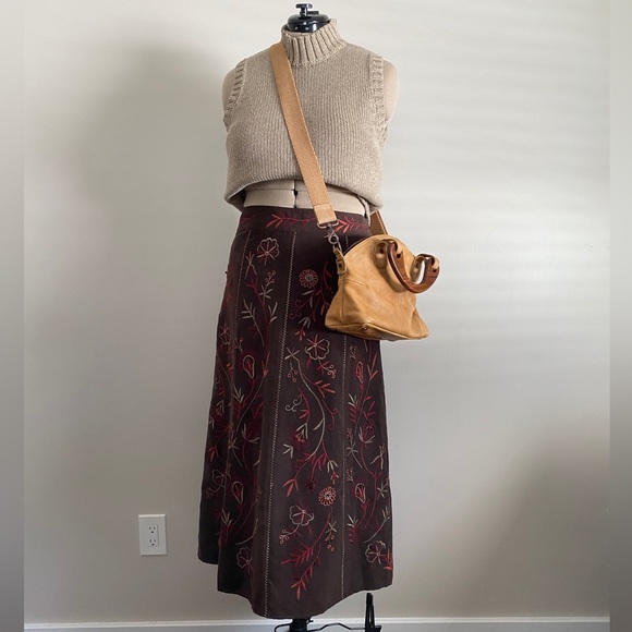 Boho type embroidered faux suede maxi skirt - Picture 4 of 10